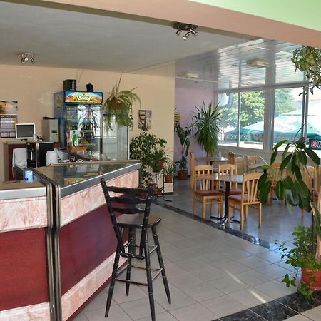 קברנה Hotel Wesso מראה חיצוני תמונה