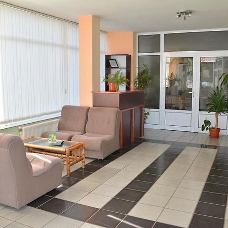 קברנה Hotel Wesso מראה חיצוני תמונה