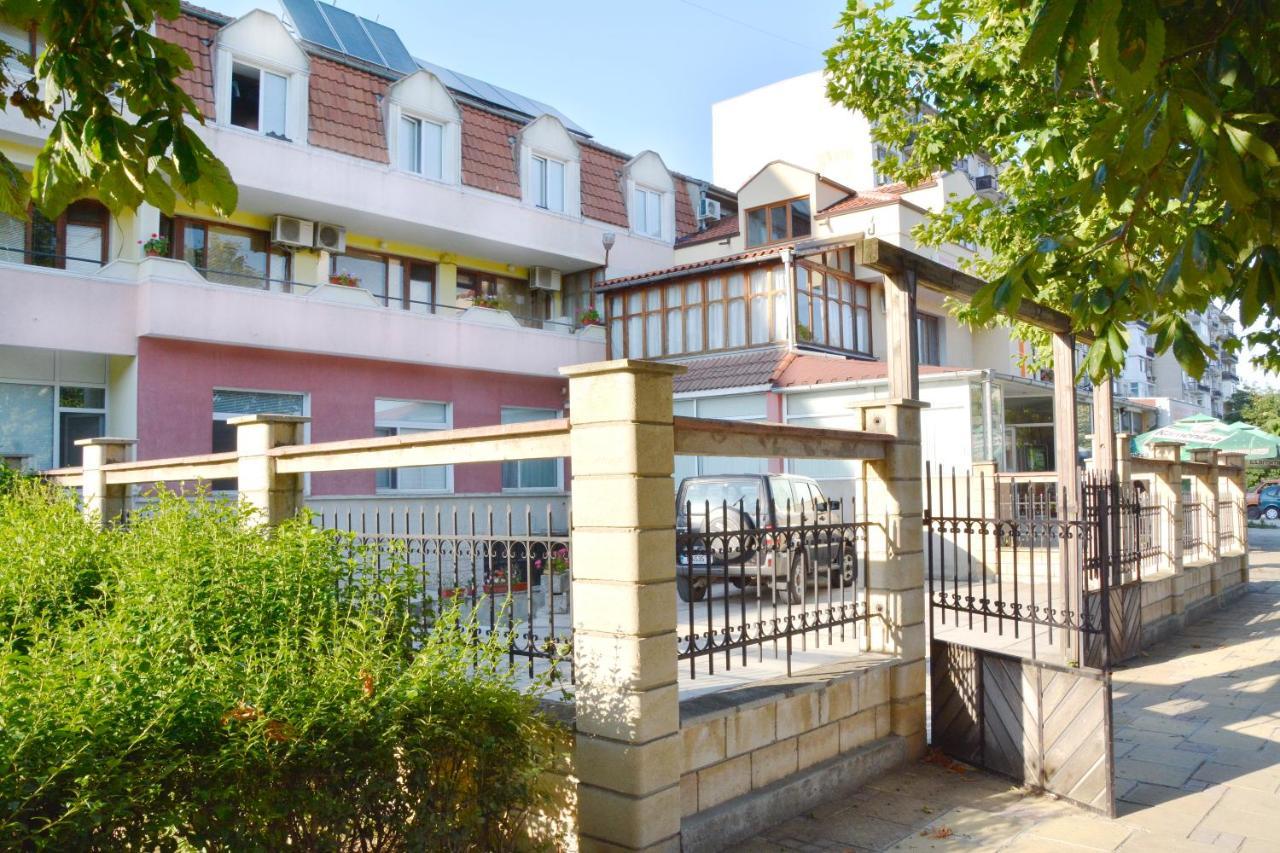 קברנה Hotel Wesso מראה חיצוני תמונה